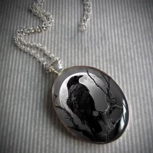 Raven Crow Oval Jewelry Vintage Silvery The Crow Movie Gothic Pendant Necklace A - Picture 1 of 5