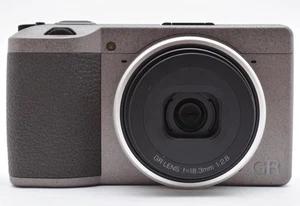 RICOH GR III Diary Edition Warm Metallic Grey Edition Superb Getestet - Bild 1 von 6