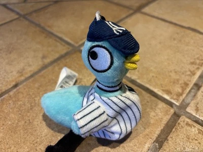 New York Yankees Mo Willems Pigeon Key Chain SGA Plush 4-Inch 7/13/25 - Image 1 of 4