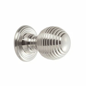 Fingertip Queen Anne Cupboard Knob - Imagen 1 de 4