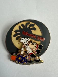 DLR - Halloween 2002 (Mickey Casting Shadows) 3D/Glow Disney Pin (C3) - Picture 1 of 2