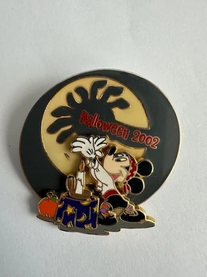 DLR - Halloween 2002 (Mickey Casting Shadows) 3D/Glow Disney Pin (C3) - Image 1 of 2