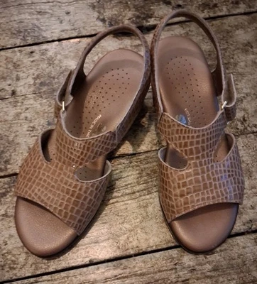 SAS Women's Sandals 6.5 WW - Beige Patent Exotic - New  - Orthopedic - Image 1 of 4