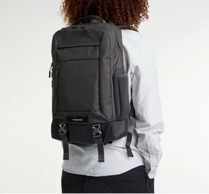 Timbuk2 Eco Black Deluxe Authority Laptop Rucksack 20L (Meta PPR) Logo - Bild 1 von 7