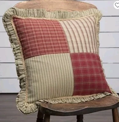 Almohada de cabaña de retazos Prairie Winds de 18 x 18 pulgadas VHC Brands Foto 1 de 4