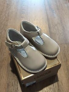 New  L'amour Almond leather scalloped mary jane shoes, style F-500,size 7,NIB