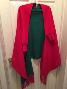 Weihnachten (rot & grün Halstuch mit Ärmeln & Quasten - Einheitsgröße - Bild 1 von 9