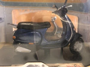 Piaggio Vespa 125 ET4 1996 blau - Maisto 1:18 - Bild 1 von 1