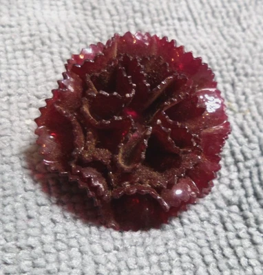Винтажный старинный реалистичный 3D целлулоид цветок кнопка BURGANDY - Изображение 1 из 4