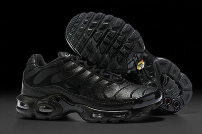 Zapatos acolchados Nike Air Max Plus TN triple negros para hombre Foto 1 de 4