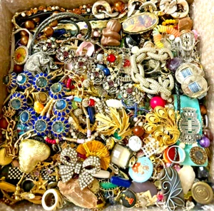 1 Pound Lb Bag Jewelry Vintage Modern Lot Craft Junk AND Wearable Resell Mix In - Picture 1 of 12