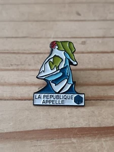 Pin's Pins Pin Enamel 9 DIVERS France Politique "La République Apelle" - Picture 1 of 2