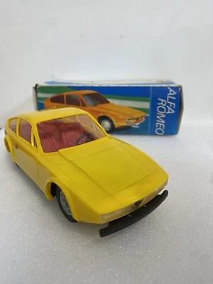 PIKO 1/20-ALFA ROMEO 1300 JUNIOR ZAGATO GIALLO - Immagine 1 di 4