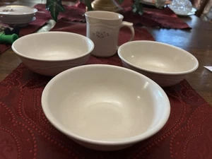 Lot Of 4 Pieces Of Pfaltzgraff 3 Bowls 1 Cup ! Cup Is Remembrance!  - Picture 1 of 6