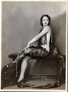 OLGA FOX - N & B-TBE - 24,3 x 32,5 CM - Picture 1 of 3