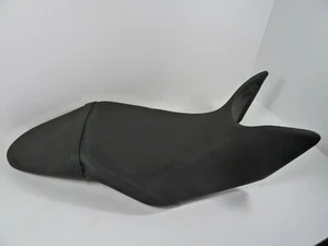 Triumph Speed Triple 1050 R 11-16 asiento delantero para conductor T2304444 - original OE (1) - Imagen 1 de 9