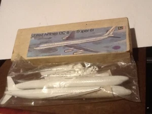 Revell 1/144 DC-8-61 United Airlines - Picture 1 of 5