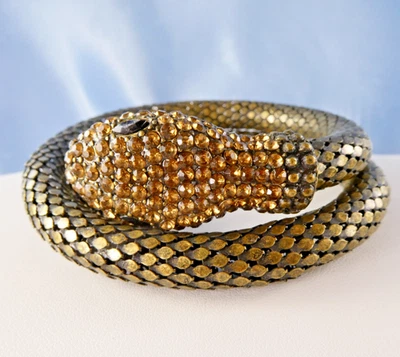 Brazalete envolvente serpiente bobina tono latón amarillo estrás cabeza serpiente cobra Foto 1 de 4