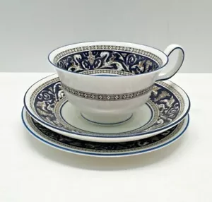 Set tazza da tè e piattino trio modello drago fiorentino blu cobalto Wedgwood - Foto 1 di 11
