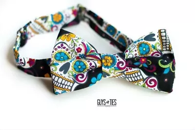 Gravata borboleta pré-amarrada masculina adulta crânios de açúcar preto mexicano Dia De Los Muertos feita à mão - Imagem 1 de 3