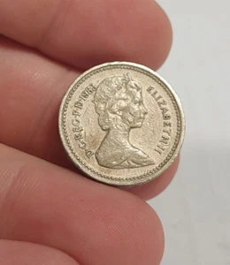 Vtg World Coin 1983 United Kingdom UK Great Britain One 1 Round Pound - Picture 1 of 2