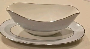 Noritake LAUREATE Gravy Boat Attached Underplate 5651 Fine China. Preowned - Picture 1 of 5