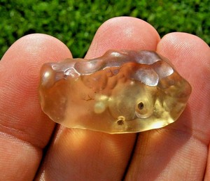 Libyan Desert Glass Meteorite Tektite impact specimen( 40 crt) cristabolite Gem