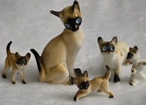 Hagen-Renaker Style Siamkatze/Kätzchen Figuren - 5 Stück - 2 mit Schmuckaugen - Bild 1 von 7