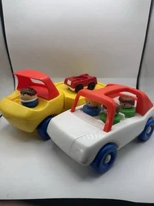 Vintage Little Tikes Family White Red Car Blue Wheels Toddle Tots People - Picture 1 of 10