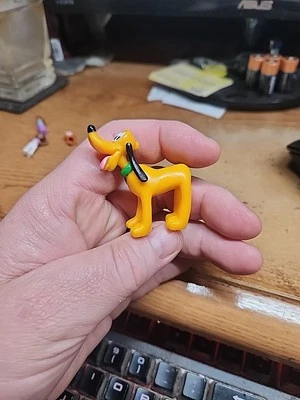 Disney 2” Mickey Mouse Clubhouse PVC Plutón Figura de Acción Amarillo Verde Coleccionar Foto 1 de 4