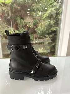 Valentino Garavani ROMAN Stud Lug Combat Boot Women's Boots Black Leather 37 EU - Picture 1 of 11