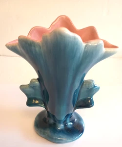 Vintage Ceramic Fan Vase Glossy Blue Pink Inside 5.75" Tall - Picture 1 of 5