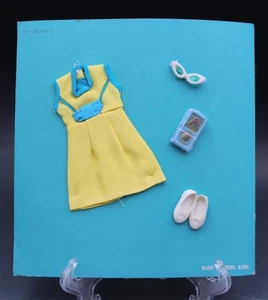 60er Barbie Clone Kleidung für Skipper Cricket Kleid & Radio auf Karte Hongkong - Bild 1 von 3
