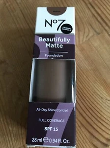 Boots No7 Beautifully Matte Foundation SPF15 Shade Walnut 28ml Original Formula - Bild 1 von 4