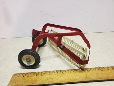 Rastrillo de heno temprano Toy Ertl International Foto 1 de 4