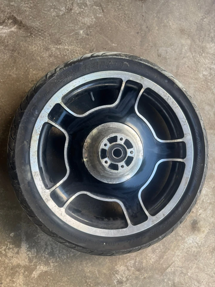 前轮 RIM MAG 2010 Harley-Davidson Street 滑翔 FLHX SHINKO 轮胎 — 第 1/4 张图片