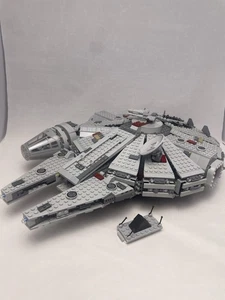 LEGO Star Wars 7965 Millennium Falcon senza minifigure 2011 ritirato - Foto 1 di 16