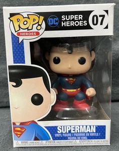 DC Super Heroes Superman Funko Pop #07 con protector Pop (caja dañada) - Imagen 1 de 13