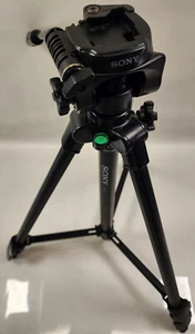 Treppiede videocamera Sony VCT-R640 usato gambe regolabili livello bolla 360 22"-57" - Foto 1 di 9