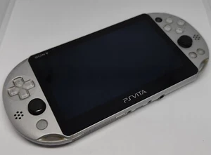 PS Vita PCH-2000 ZA25 Slim Silber WLAN Sony PlayStation Japan Getestet - Bild 1 von 2