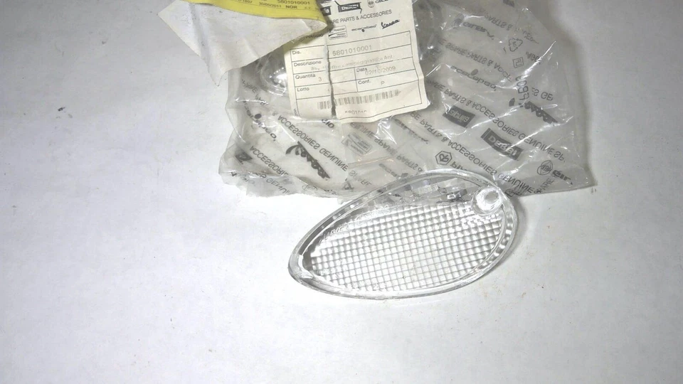 LENTE FRECCIA ANT. DX LIBERTY PIAGGIO 5801010001 - Immagine 1 di 1