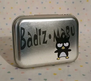 Vintage 1996 Sanrio Badtz Maru Pinguin Hana Maru Siegel Miniatur Etui Dose 3" - Bild 1 von 12