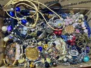 Lotto bigiotteria costume tenuta squisita fascia alta collana ciondolo anello bracciale mix - Foto 1 di 9