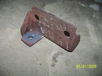 Оригинальный кронштейн для стояночного тормоза / кабеля электронного тормоза 1980-86 Ford F-250 и F-350 - Изображение 1 из 4