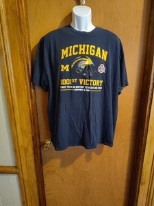 Michigan Wolverines First Team to 1001 Wins Team Roster Men's 2XL T Shirt EUC - Picture 1 of 4