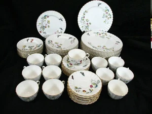 Royal Worcester England Strawberry Fair Fluted Gold Trim 5 Pc Dinner Set for 12 - Picture 1 of 10