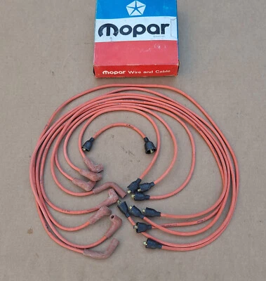 Charger RoadRunner Fury Imperial 400 440 1973 1974 nuevo en stock MoPar juego de cables de bujía Foto 1 de 3