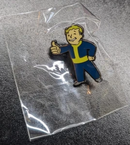 Fallout - Vault Boy - Pin esmaltado - Uniforme de bóveda pulgar hacia arriba - Nuevo - Imagen 1 de 2