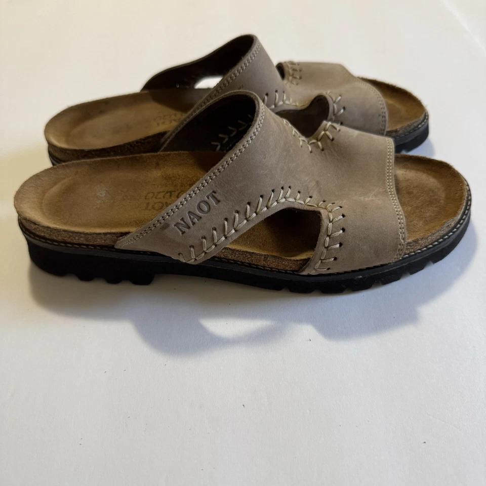 Sandalias Naot de cuero para mujer con plantilla de corcho marrón topo talla 39/7,5-8 Foto 1 de 4