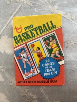 Paquete de cera de baloncesto Topps 1980 envoltorio. Bird and Magic RC. Envuelto prístino Foto 1 de 2